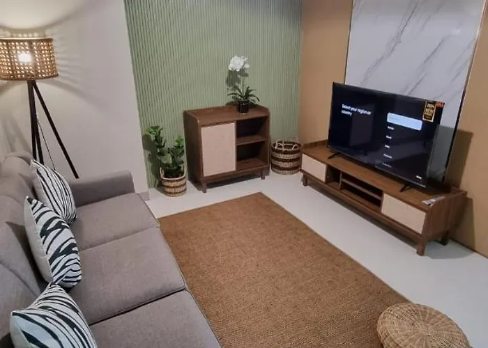 Guest Favorite! Special 2-br Uptown Bgc With Wifi Apartment Manila