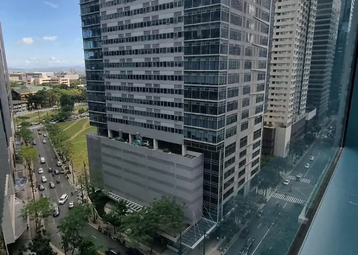 Guest Favorite! Special 2-br Uptown Bgc With Wifi Apartment